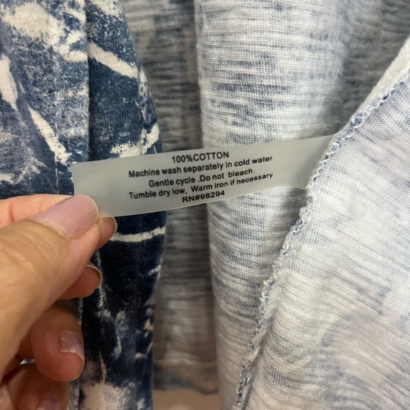 Onque Casuals Women's Sweater 100% Cotton Blue White Floral Zip Front Sz L - Picture 7 of 8